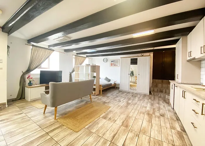 Piața Sfatului Brassai Plus - Annastasia's Studio